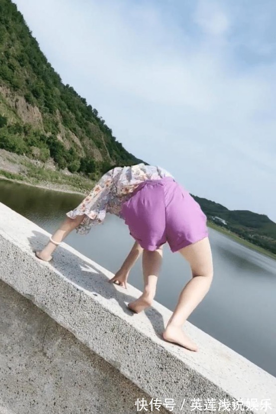 美质感 美丽小姐姐淡雅脱俗,气质聪慧,十分的性感!