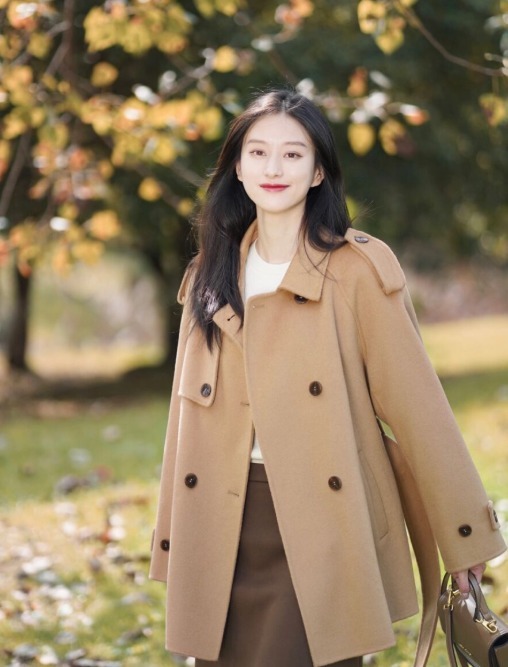 鹅黄色 天寒地冻,不妨试一试这几款大衣,时髦精们都爱穿,温暖又洋气!