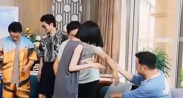 跑男|吴宣仪上跑男穿着太清凉，沙溢不敢挨着坐，拉李晨避嫌获赞赏