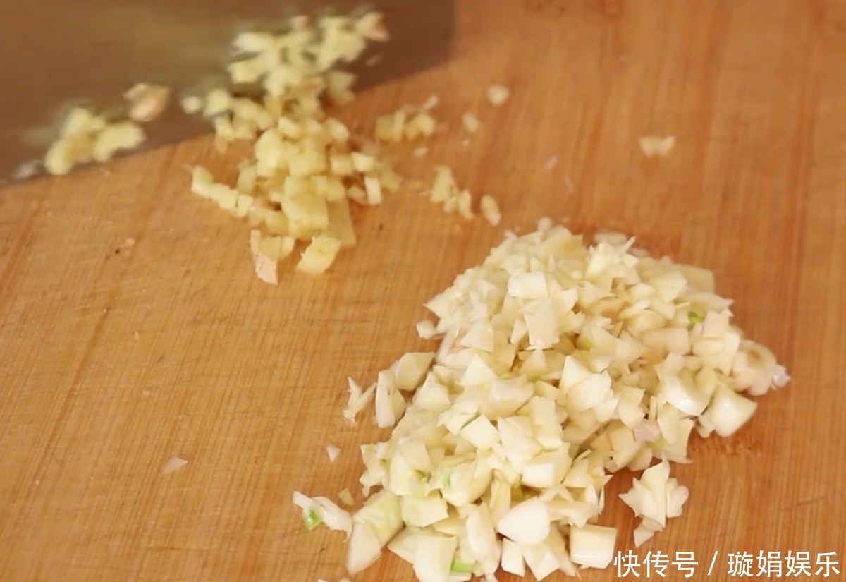 半颗白菜1把面条，简单一做，香辣美味，面条吸收汤汁，超好吃