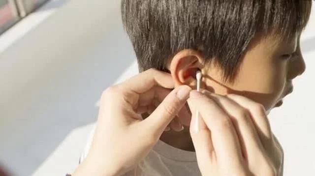 耵聍|五岁男孩出生起就没有掏过耳垢结果他第一次掏,花了5000元