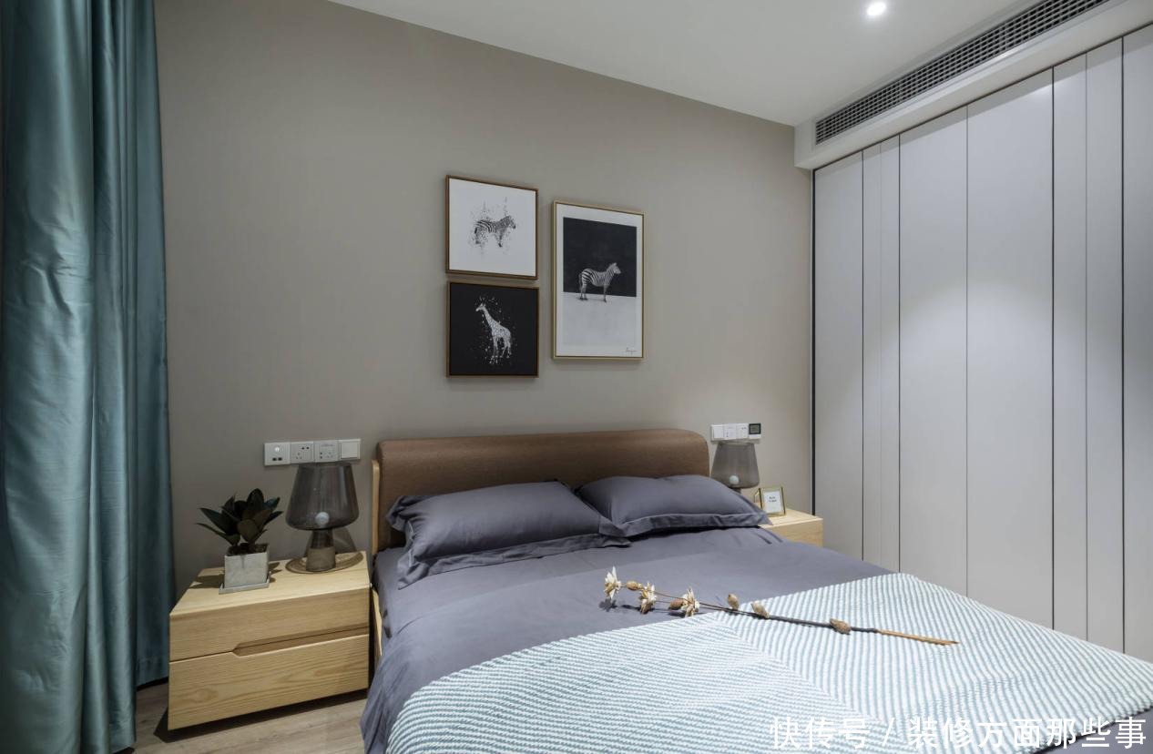 挂画|107平日式风三居室，墙上的挂画给空间增添了一抹亮丽的色彩