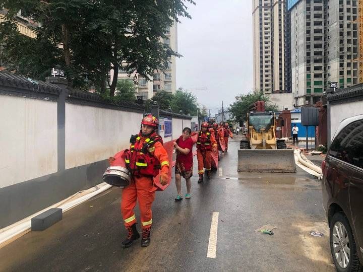 消防|潍坊消防郑州排涝35800方，可注满16个标准游泳池