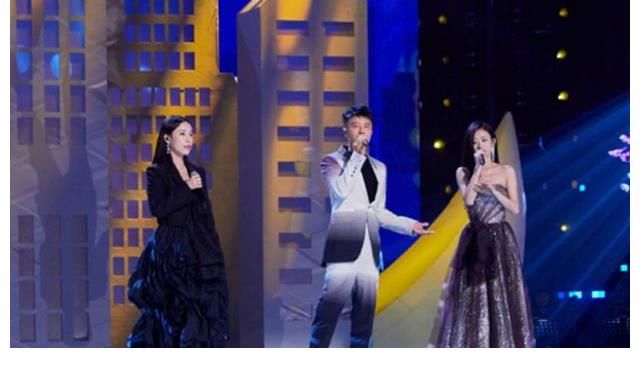 谢霆锋|李克勤成中国好声音冠军导师,谢霆锋谭咏麟开心祝贺,方式特别