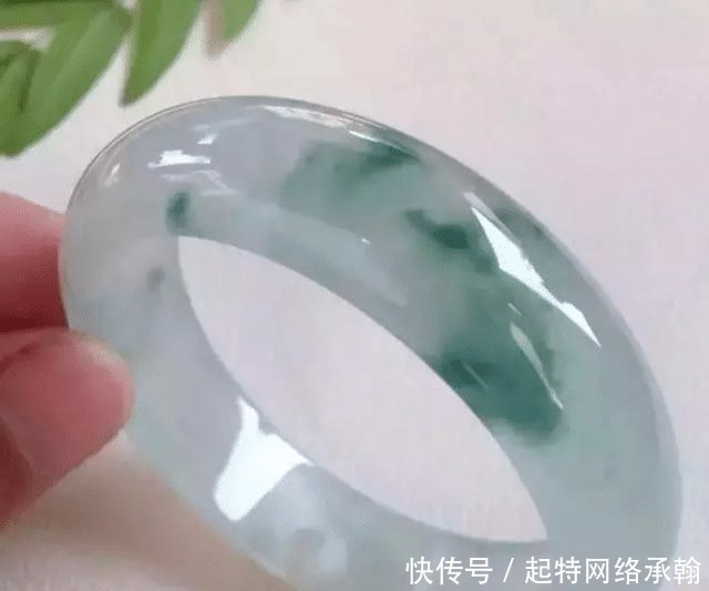 6万买的飘花翡翠手镯,行家却说只值6千,少的这个0哪儿去了?