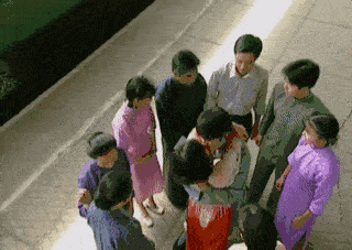 |搞笑GIF：大家的评价是这家店老板娘活儿好！