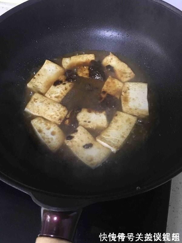 不粘锅|煎豆腐,别直接下油锅,多加这“1步”,豆腐不粘锅还不会碎