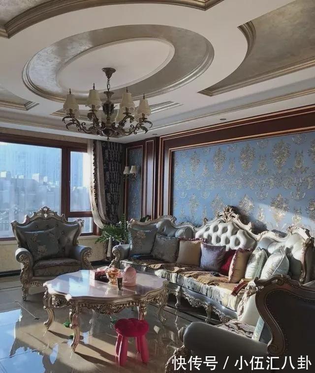 毛爷爷|婚房装修完工，砸5万块做的电视墙太肉疼，婆婆说我败家