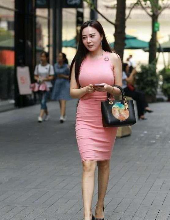 紧身裙 粉色包臀裙的穿搭,优雅漂亮,成熟而大方