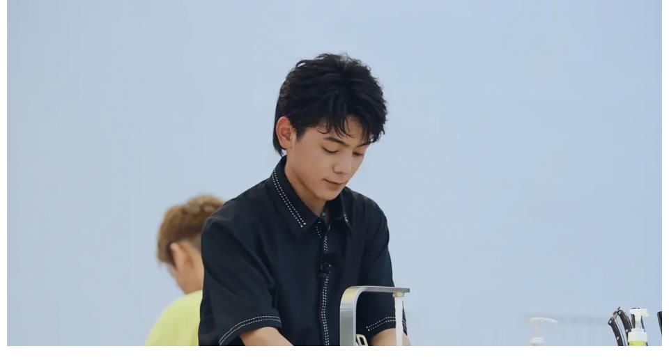 黃曉明|《中餐廳》第二期爆了？龔俊笑聲太魔性、寧靜變臉超快，收視穩(wěn)了