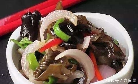 贫血|洋葱和此物一起炒,不贫血了,大肚子平了,皮肤细腻红润,显年轻