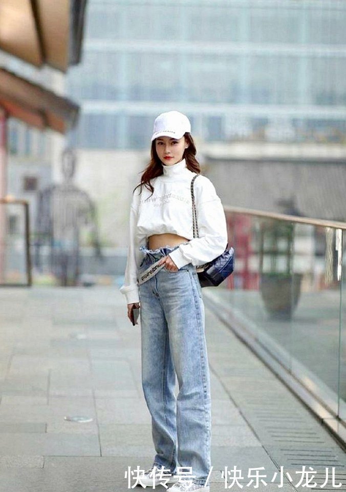  让本人|黄色卫衣搭配小脚牛仔裤，大方自然