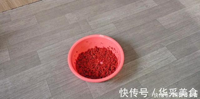 钓鲤鱼不需要太多料混合,配对这两种料,一年都不用换了