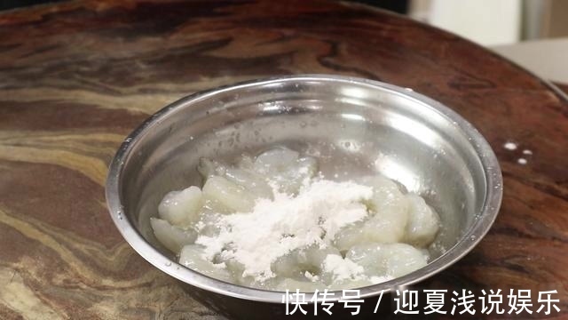 做法|虾仁想要做得饱满爽脆?关键在于腌制和上浆,这种做法简单实用