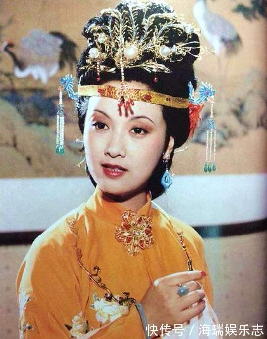 王熙凤的血崩只是表象,真正使她丧命原因太隐晦,曹雪芹早有暗示