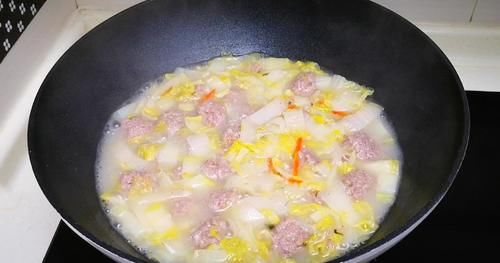 肉馅|入秋后，要多吃此肉，用来做肉丸子汤，鲜美营养高，吃着特别香！