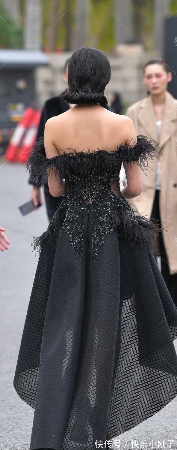 公式 时尚成熟的连衣裙穿搭年轻有气质,时尚气息扑面而来,挺拔有型