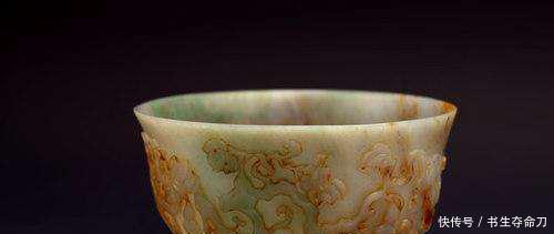 老人|老人拿出一只玉碗说从溥仪那买的,专家看到碗底4字被镇住了!