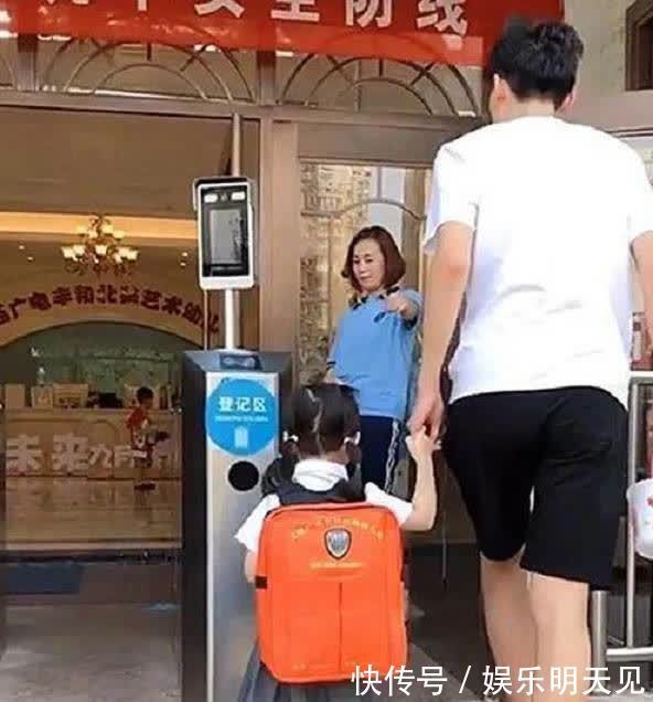 求生欲|有种“求生欲”叫二胎哥哥,送小20岁妹妹去幼儿园,十分怕被误会