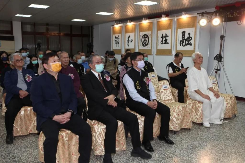  度汉字评选|刚刚！2020海峡两岸年度汉字揭晓！“闷”字高票当选…