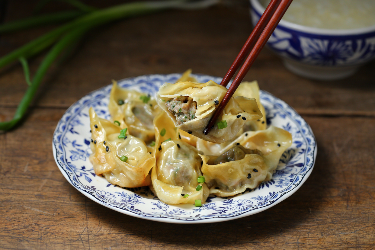 馄饨换个做法，连吃一周也不腻，酥脆美味有营养，老公孩子都喜欢