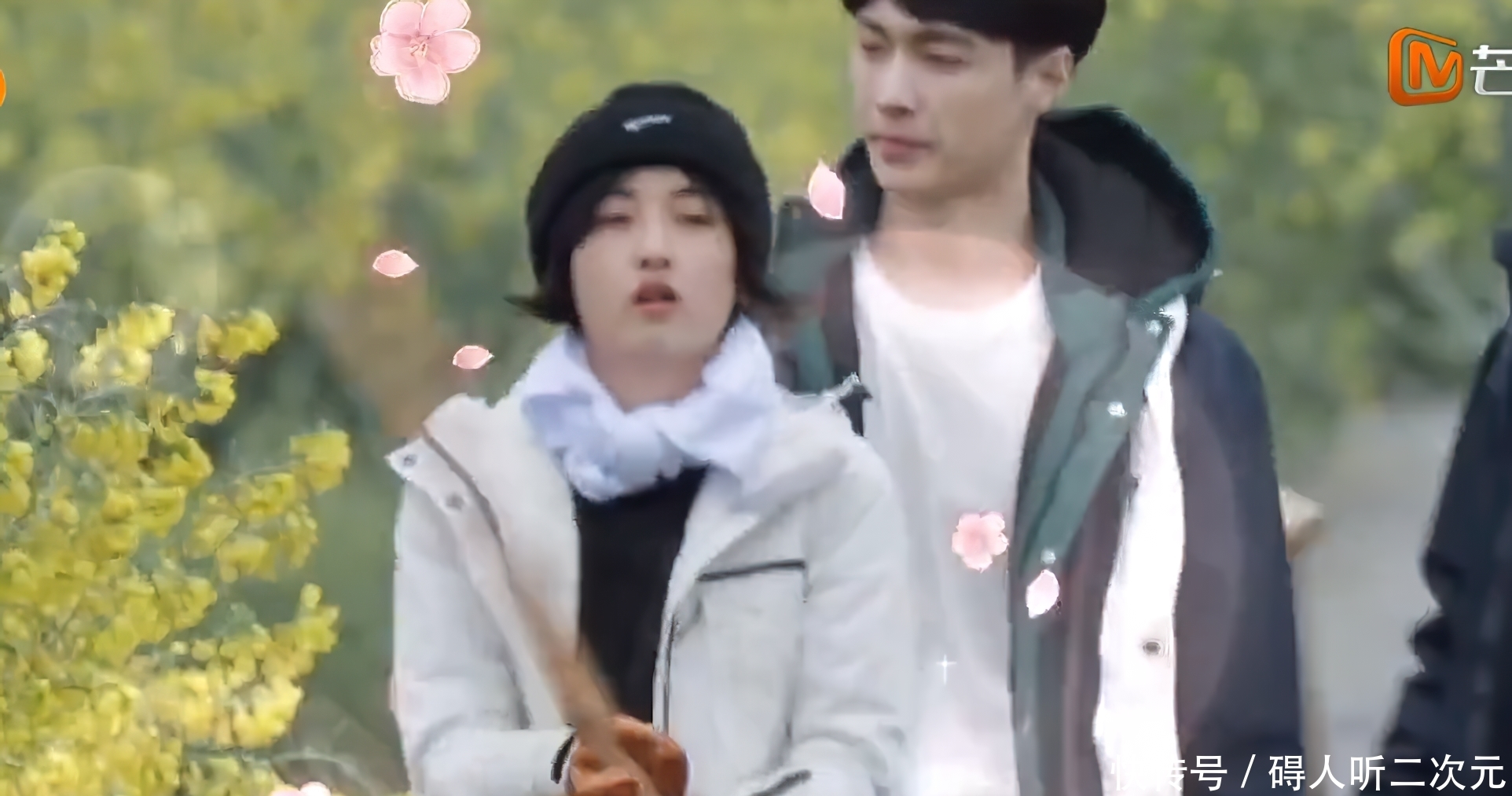 《向往6》张子枫做手拌菜,看她拿啥撒调料的?这谁能吃得下