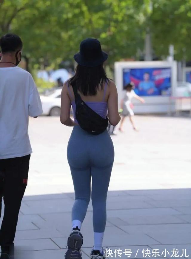 针织 高腰设计的打底裤穿上后很显瘦,打造自己的时尚格调,穿出大气