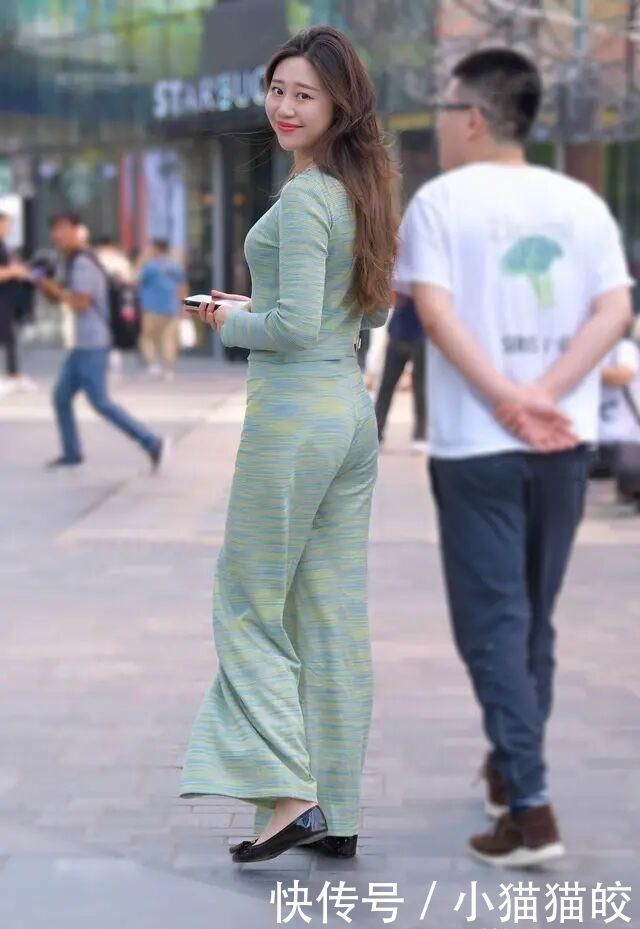 见过世面的中年女士,也要看阔腿裤“脸色”,短裤该说拜拜了