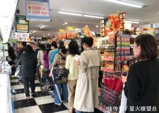 垃圾|日本群众抢购我国生产食品,没曾想是中国家长口中的"垃圾食品"