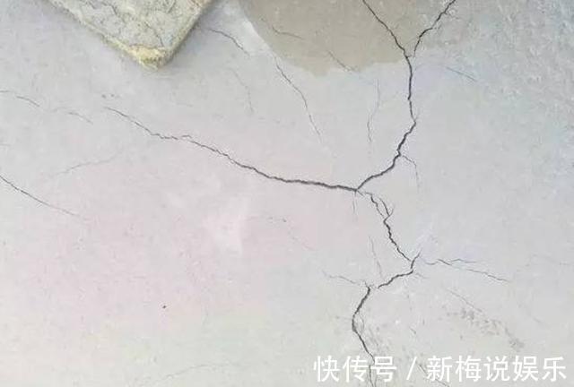 墙面|墙面开裂原因多,刷漆不当有影响,乳胶漆施工监工3要点