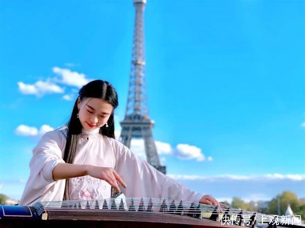 汉服女孩法国街头走红：我弹的是古筝，不是日本筝