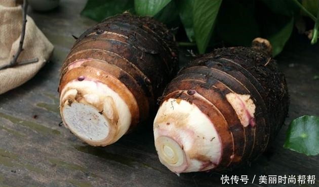 芋头|印度大妈处理变异的芋头,4根还不够吃一顿,谁手快谁就吃得多!