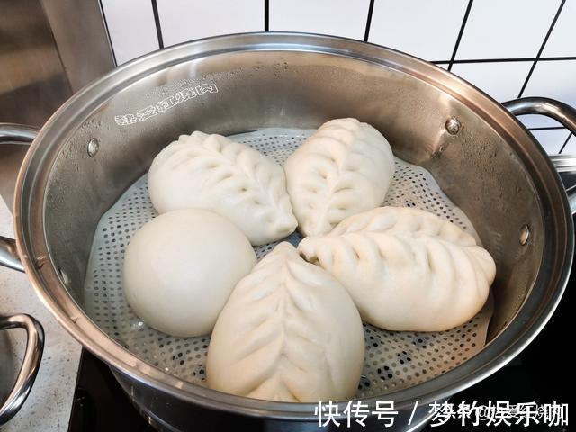 猪肉馅|梅干菜猪肉馅的大包子，刚出锅我能吃掉仨，用这面粉做次次都成功