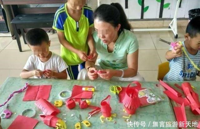 幼儿园老师提议“捐花”，败家女儿捐出妈妈珍藏，宝爸救不了你