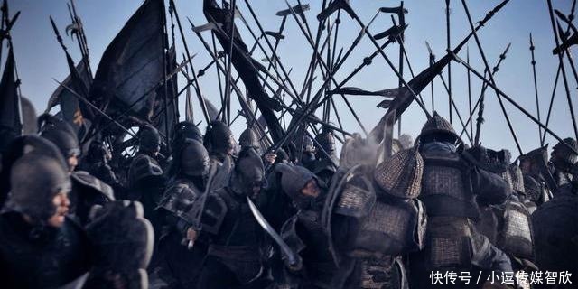 吕布|曹操处死陈宫是直接砍头,杀吕布却为何要先勒死,后砍头示众?