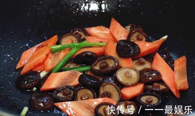 浸泡|立秋之后,补钙化痰多吃腐竹,2种素菜炒一盘,真比肉还香