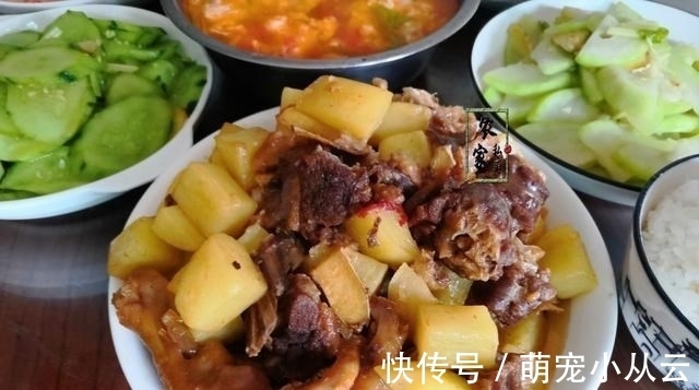 周末回家陪妈妈过“母亲节”，极简一餐火了朋友圈，网友：求蹭饭