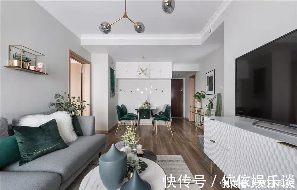 墨绿色|北欧风清新寡淡？墨绿＋黄铜元素，让70㎡小两居精致轻奢，超美！
