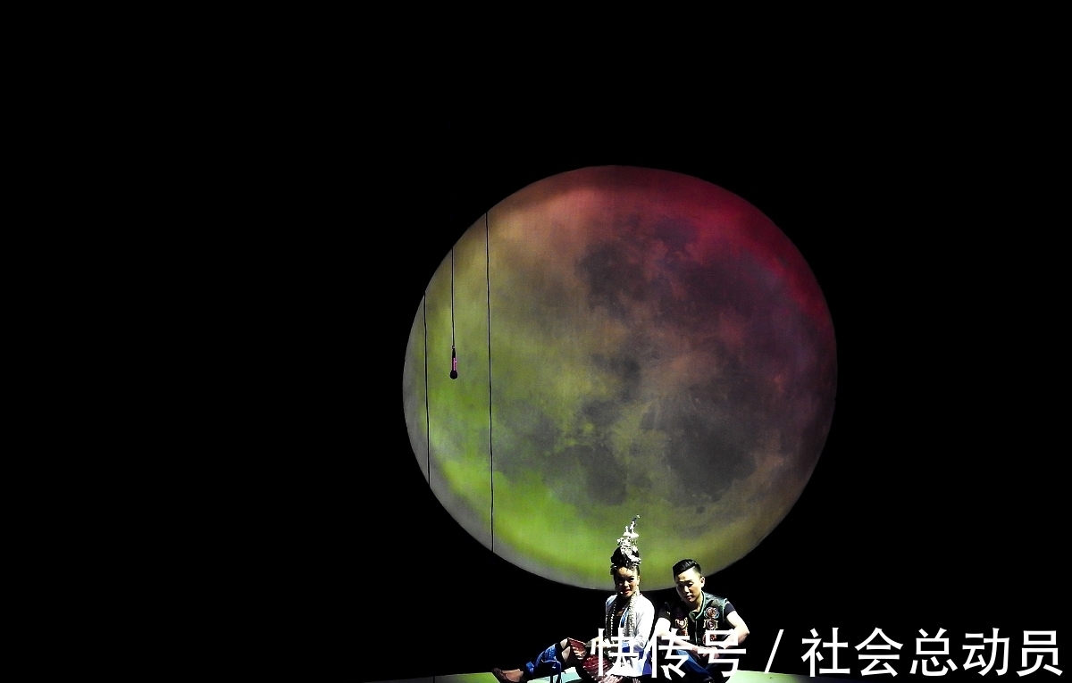 佛心@借得佛心照我情,幽幽岁月赐君听。五首七言句