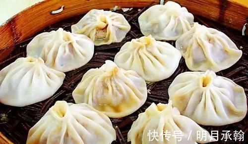 这才是灌汤包的正宗做法,皮薄馅大,咬一口汤汁四溢,赶快学学吧!
