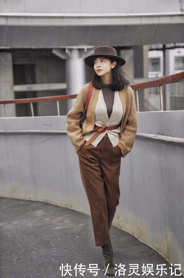 “毛衣”单穿已经失宠了!今年流行轻奢叠穿,瞧三木每套都漂亮