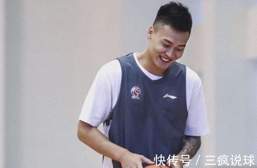 中国男篮|厉害了！国际篮联官宣！赵睿入选亚大区年度之星，中国男篮独一人