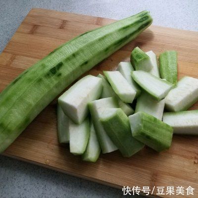 道家常干鱿鱼炒丝瓜|这道家常干鱿鱼炒丝瓜简单快手，超下饭