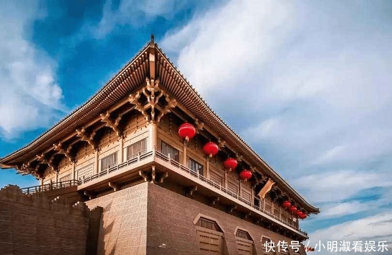 爬华山要注意安全,山顶挺冷的,建议提前做好准备