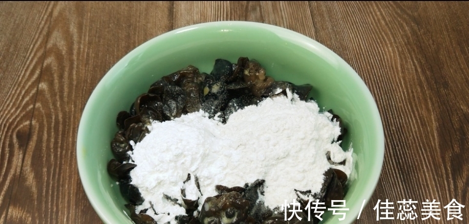 解馋|半碗木耳加2个鸡蛋，试试这个独特的做法，口感鲜香味美，好解馋