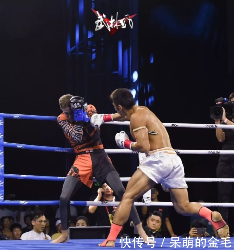 代表阿福搏击俱乐部的付高峰(181公分)披挂上阵,与身高195公分的美国