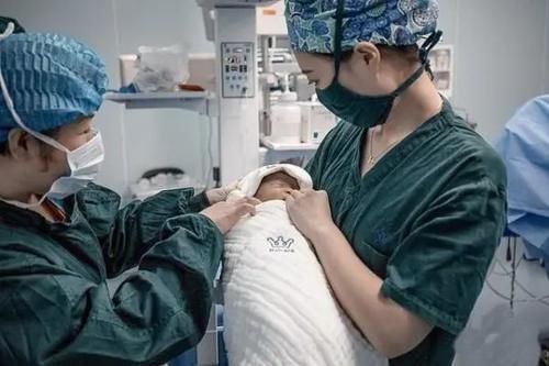 医生|顺产87斤白胖宝宝后大出血,抢救2小时,医生夸我太伟大了