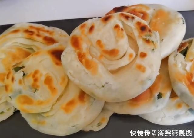 油条|早餐别再吃油条了，1块钱饺子皮，一擀一卷，5分钟解决全家人早餐