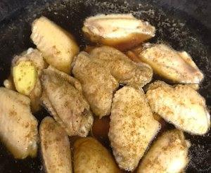 家常鸡肉菜谱之美味简单的鸡翅做法，酱油鸡翅，超下饭，吃不够