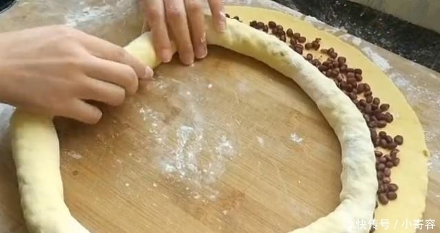  玉米面|玉米面最新做法，简单卷一卷，再上锅蒸一下，做好比面包还好吃！